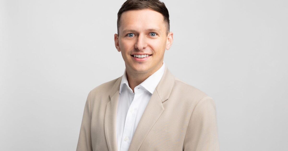 جوش جيلبرت، محلل الأسواق في إيتورو