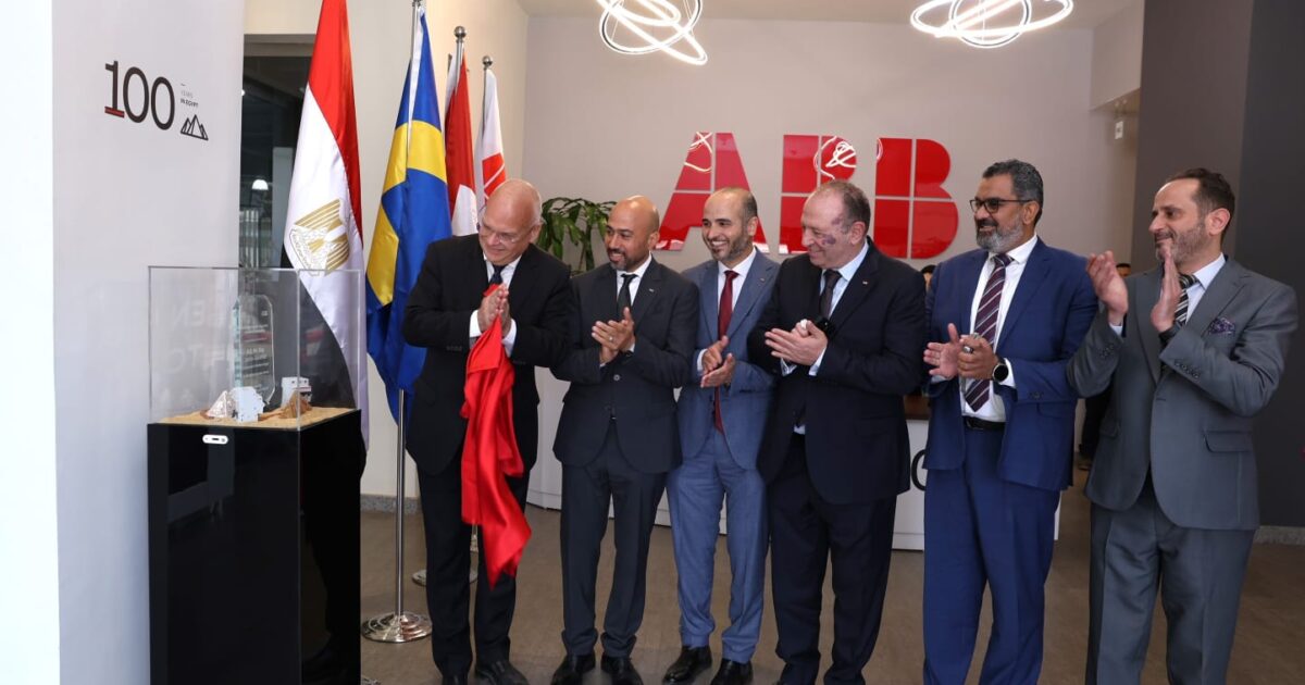 السفير السويدي في مصر يقوم بزيارة مصانع الشركة بالعاشر من رمضان