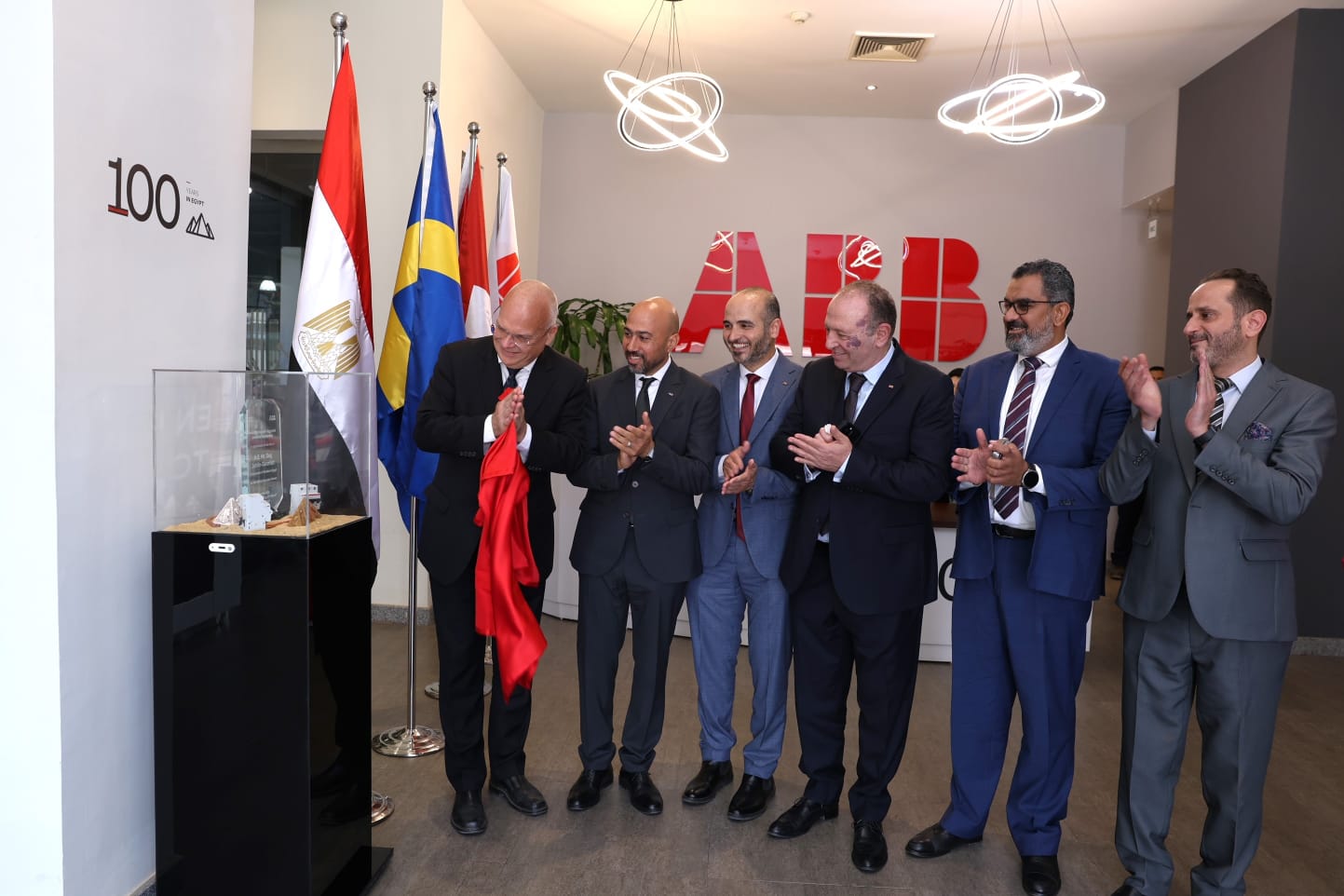 السفير السويدي في مصر يقوم بزيارة مصانع الشركة بالعاشر من رمضان