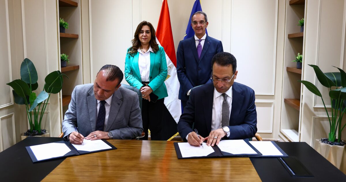 وزيرا الاتصالات وتكنولوجيا المعلومات والتنمية المحلية