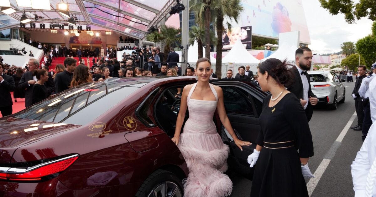 اختيار أمينة خليل سفيرة لـBMW مصر