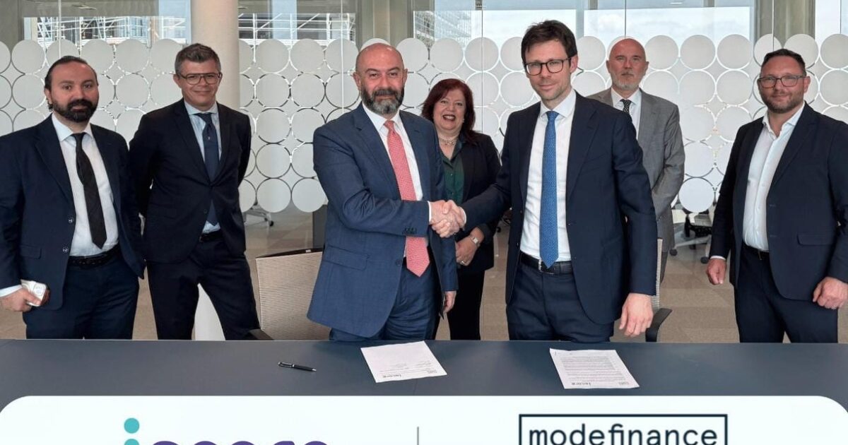 «iscore» توقع اتفاقية شراكة إستراتيجية مع «Modefinance International» العالمية