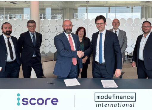 «iscore» توقع اتفاقية شراكة إستراتيجية مع «Modefinance International» العالمية