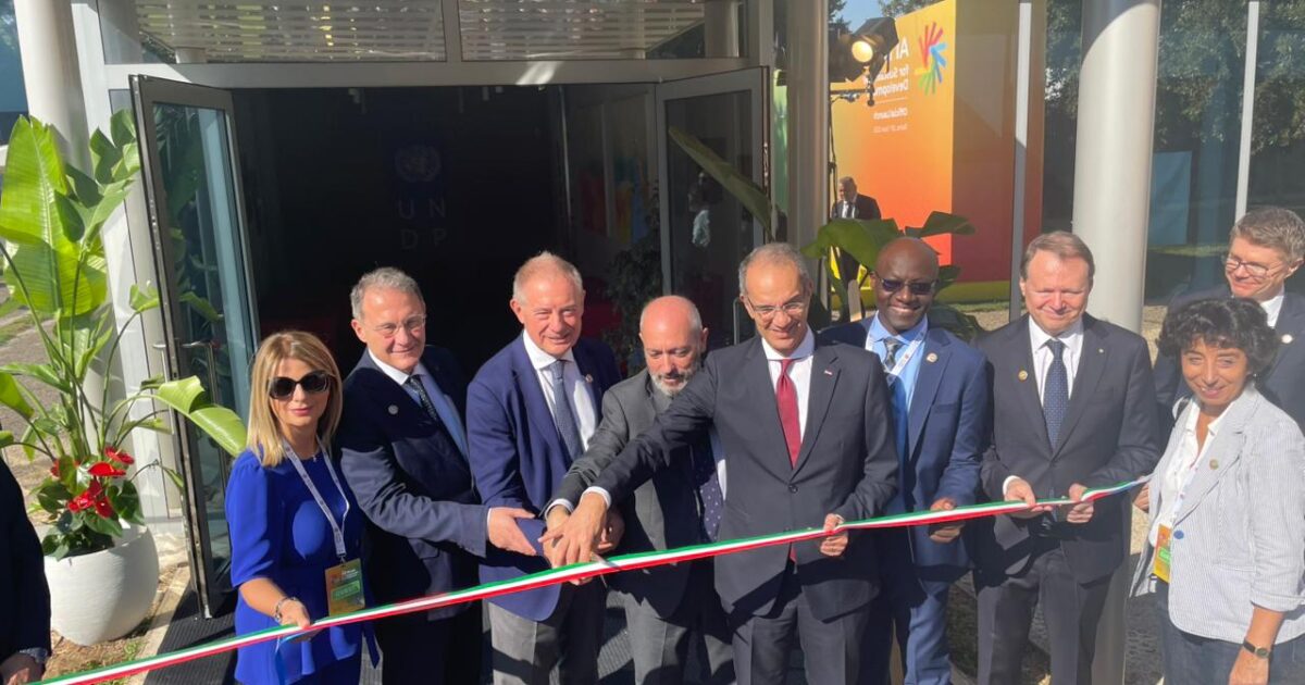 وزير الاتصالات يشارك في إطلاق مركز الذكاء الاصطناعي بروما