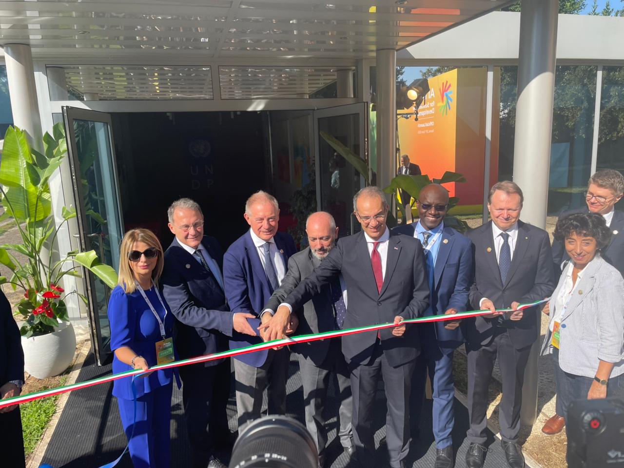 وزير الاتصالات يشارك في إطلاق مركز الذكاء الاصطناعي بروما