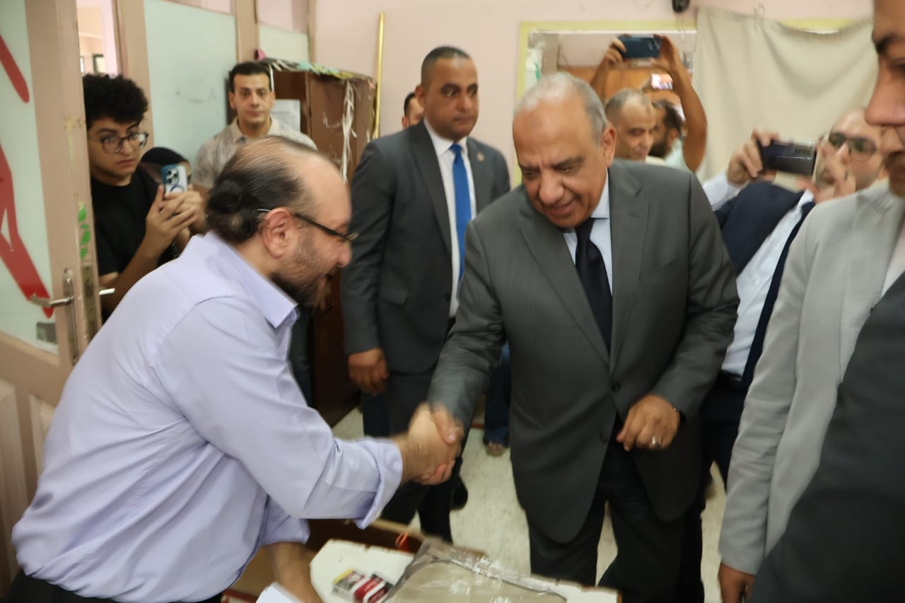 وزير الكهرباء والطاقة 