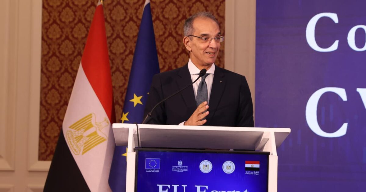 وزير الاتصالات د.عمرو طلعت