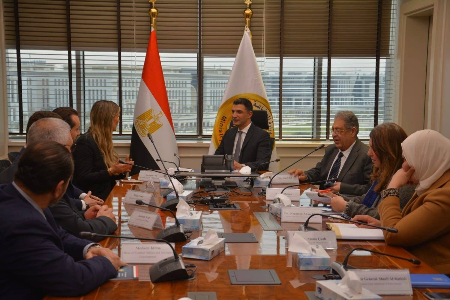 وزير الصناعة